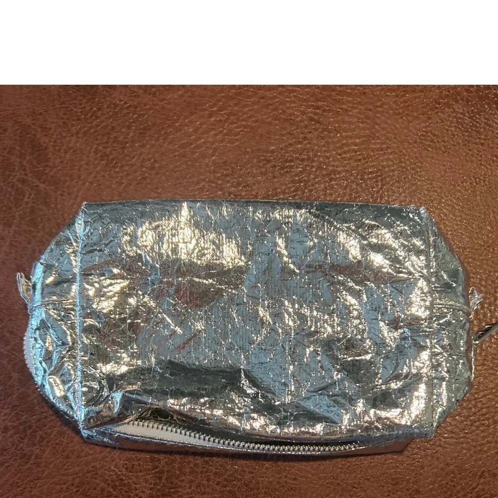Tory Burch Silver Metallic Crinkled Cosmetic Pouch Makeup Travel Bag Logo Plaque - Picture 2 of 7